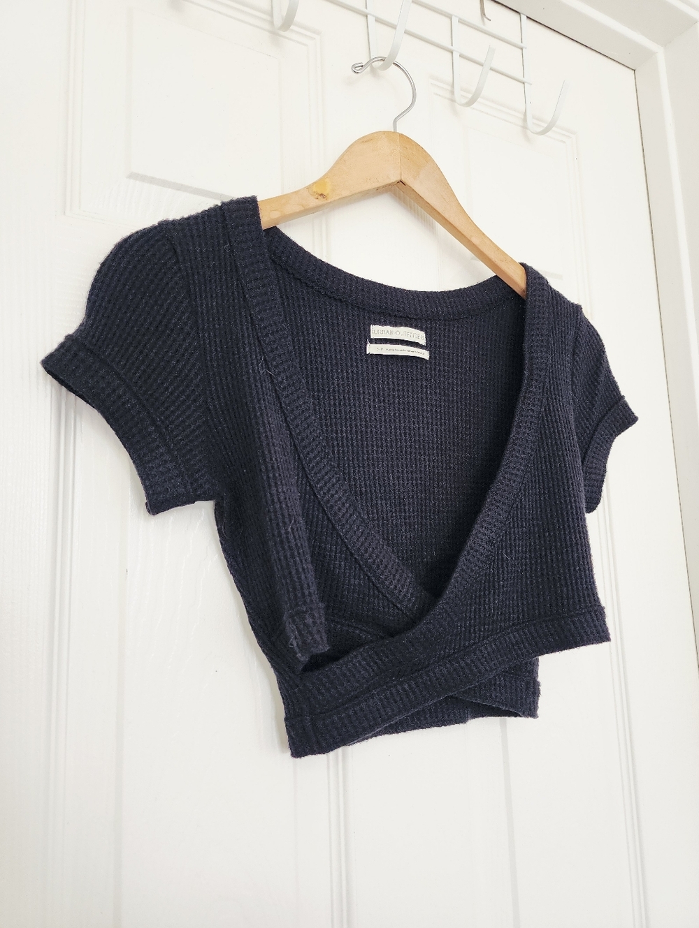 Urban Outfitters Black Cropped Wrap V-Neck Top Size S - Picture 4 of 4